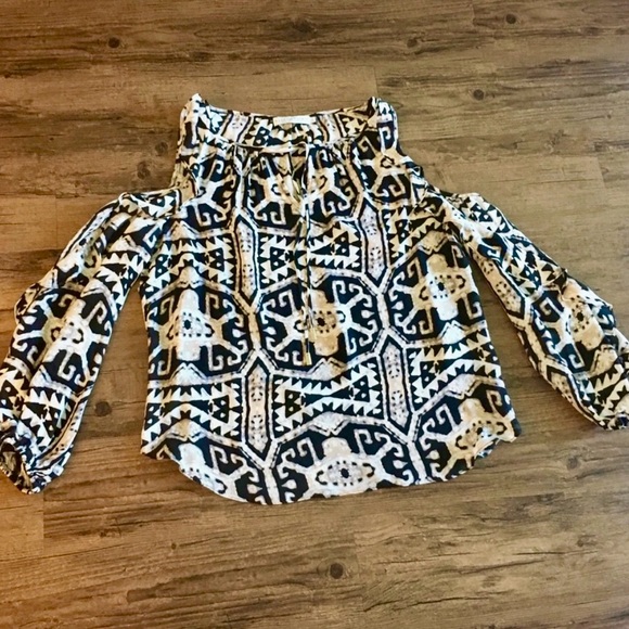 Sz S Alice & Trixie Silk Aztec Print Ruffle Cold Shoulder Shirt - Picture 1 of 15